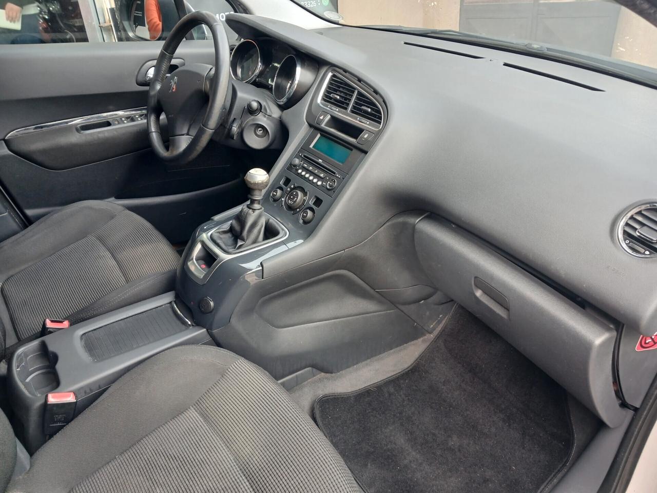 Peugeot 5008 1.6 HDi 7 POSTI