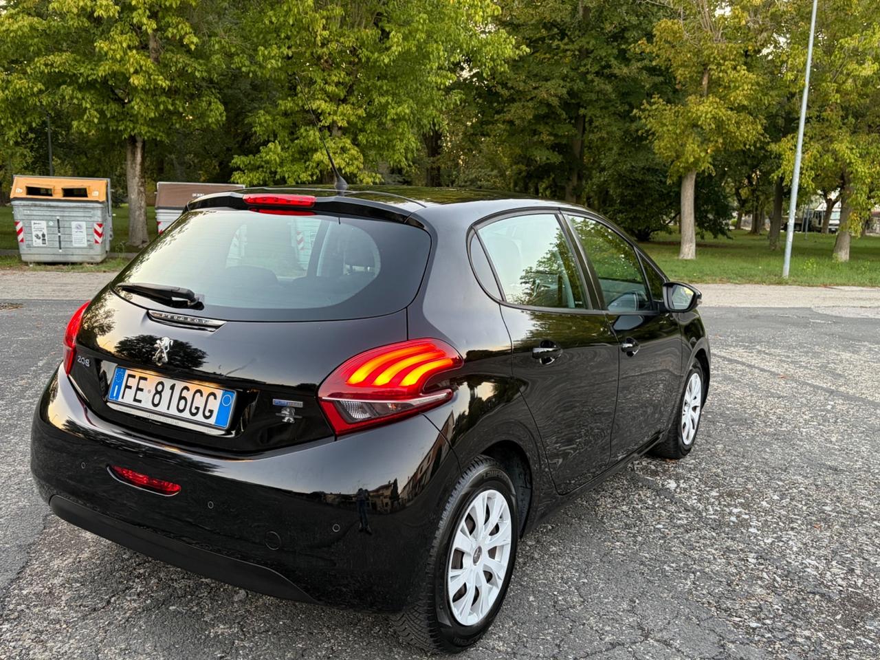 Peugeot 208 PureTech 82 5p. GPL Allure
