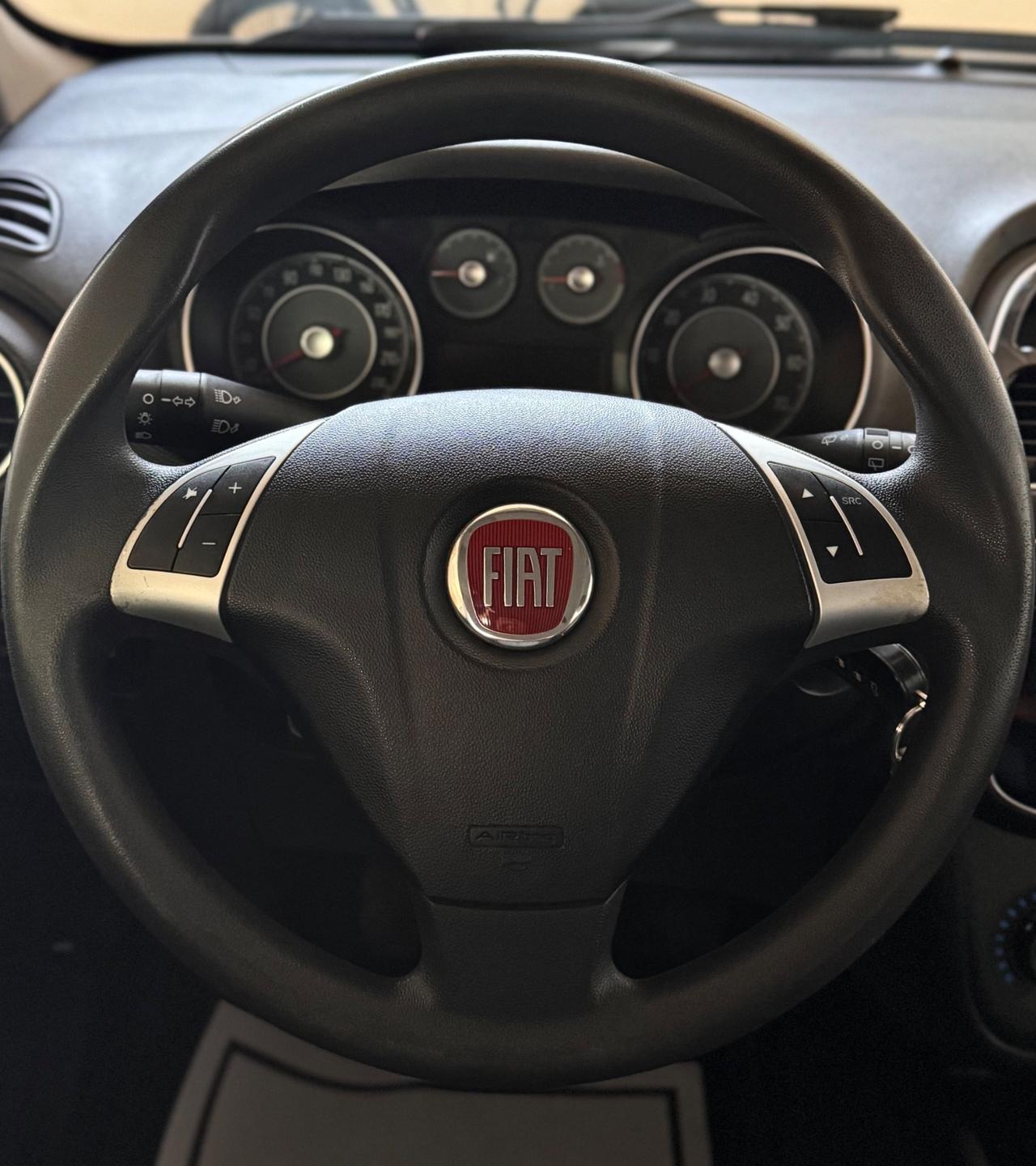 Fiat Punto 1.4 8v 2017 NATURAL POWER STREET