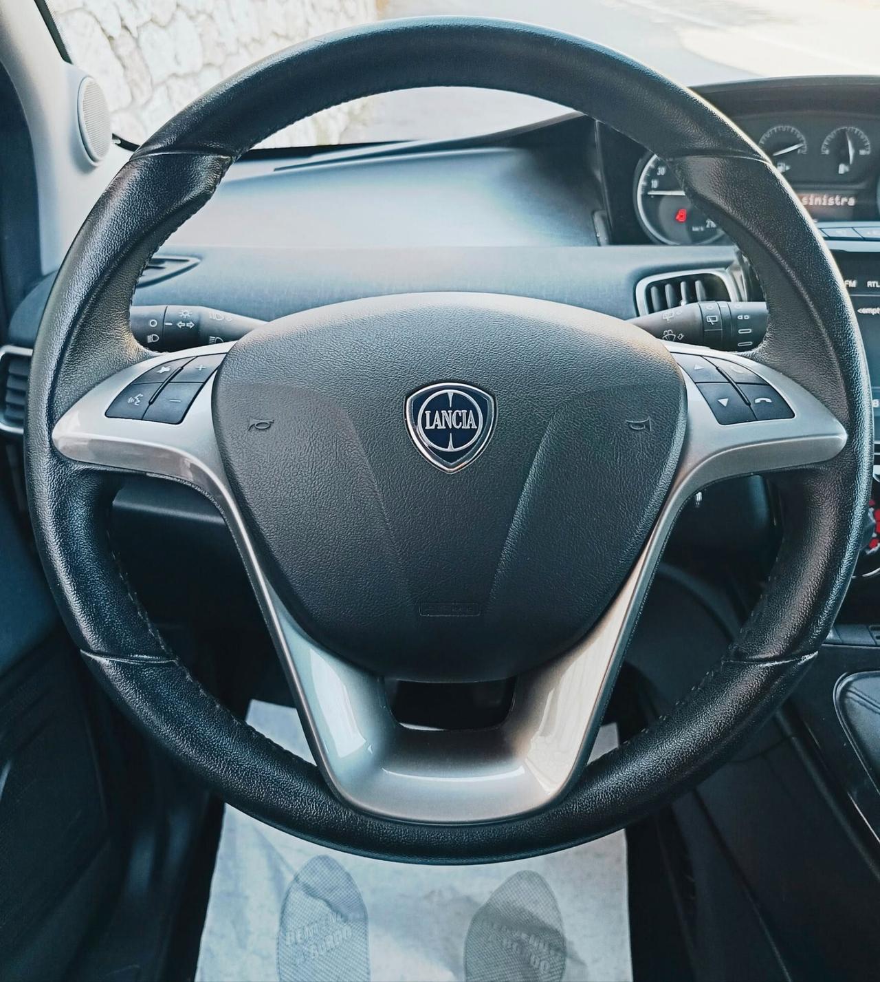Lancia Ypsilon 1.0 FireFly Hybrid Gold