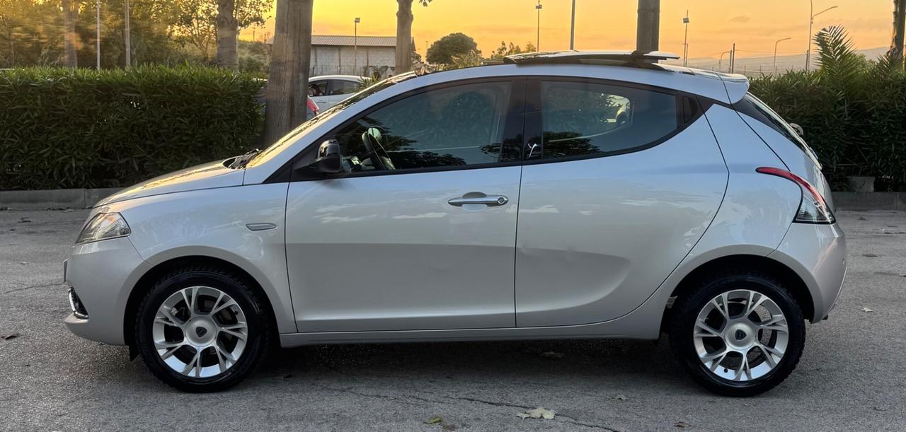 Lancia Ypsilon 1.2 fire TETTO APRIBILE