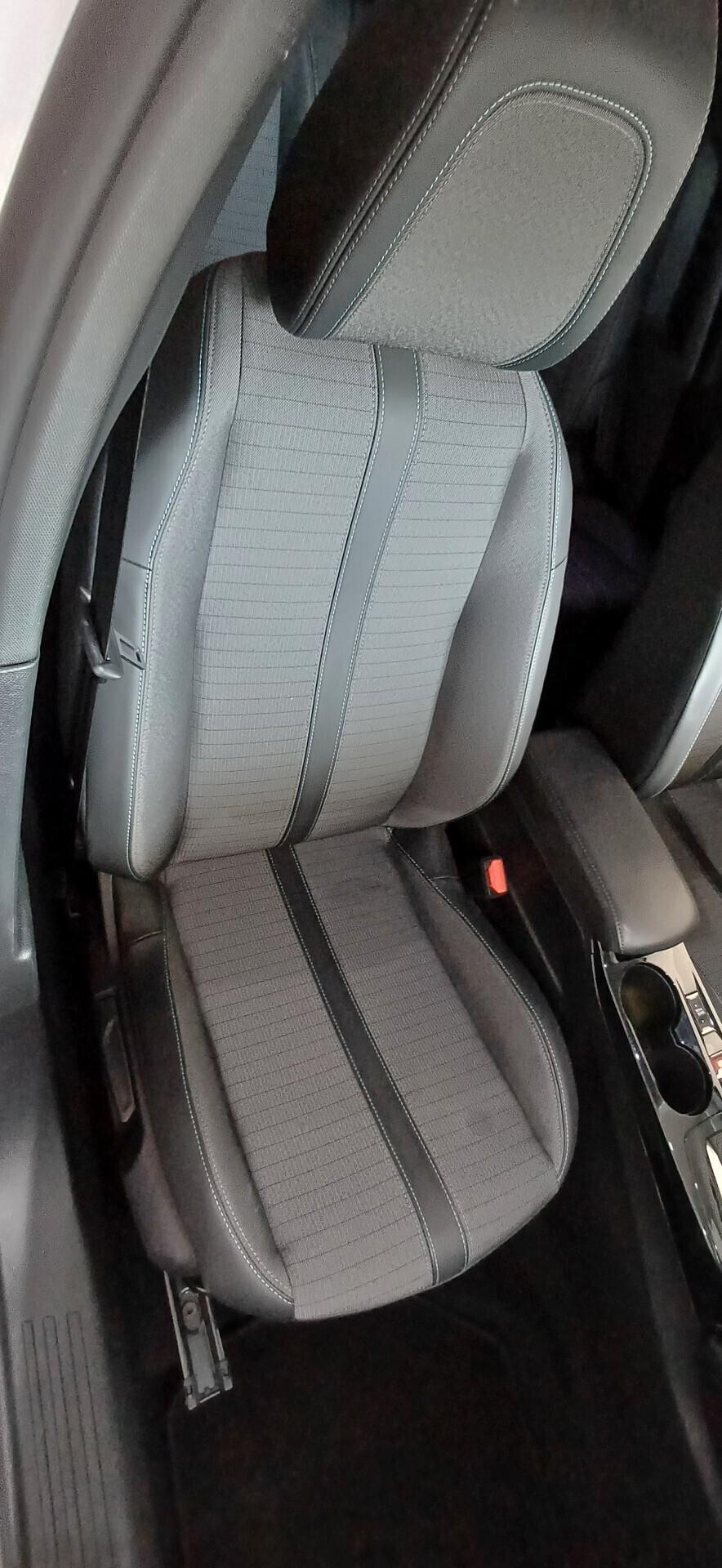 Peugeot 2008 BlueHDi 130 S&S EAT8 Allure Pack