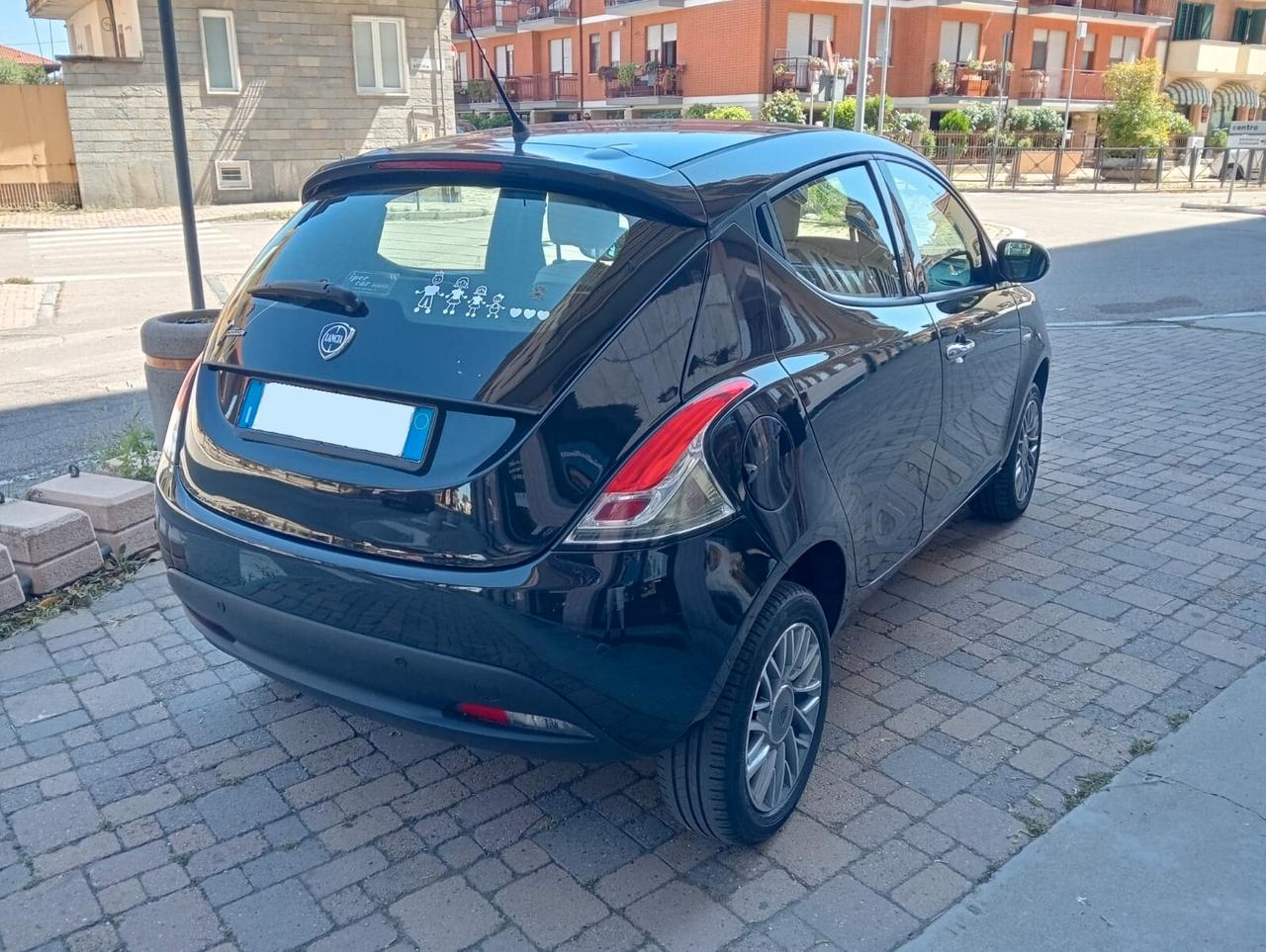 Lancia Ypsilon 0.9 TwinAir 85 CV 5 porte Metano Ecochic