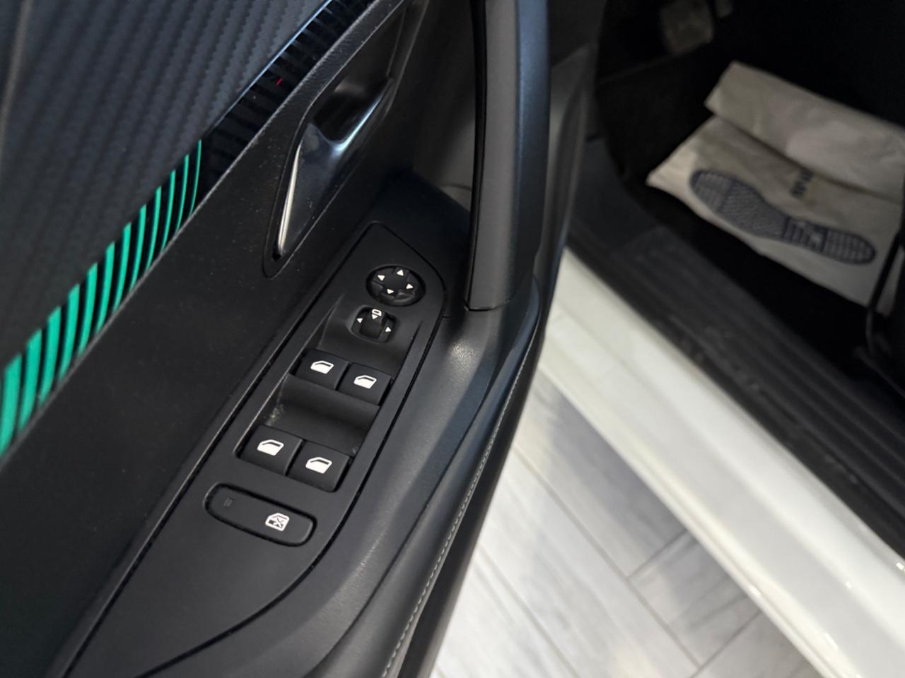 Peugeot 2008 BlueHDi130 S&S EAT8 Allure F1/PERLATO2023