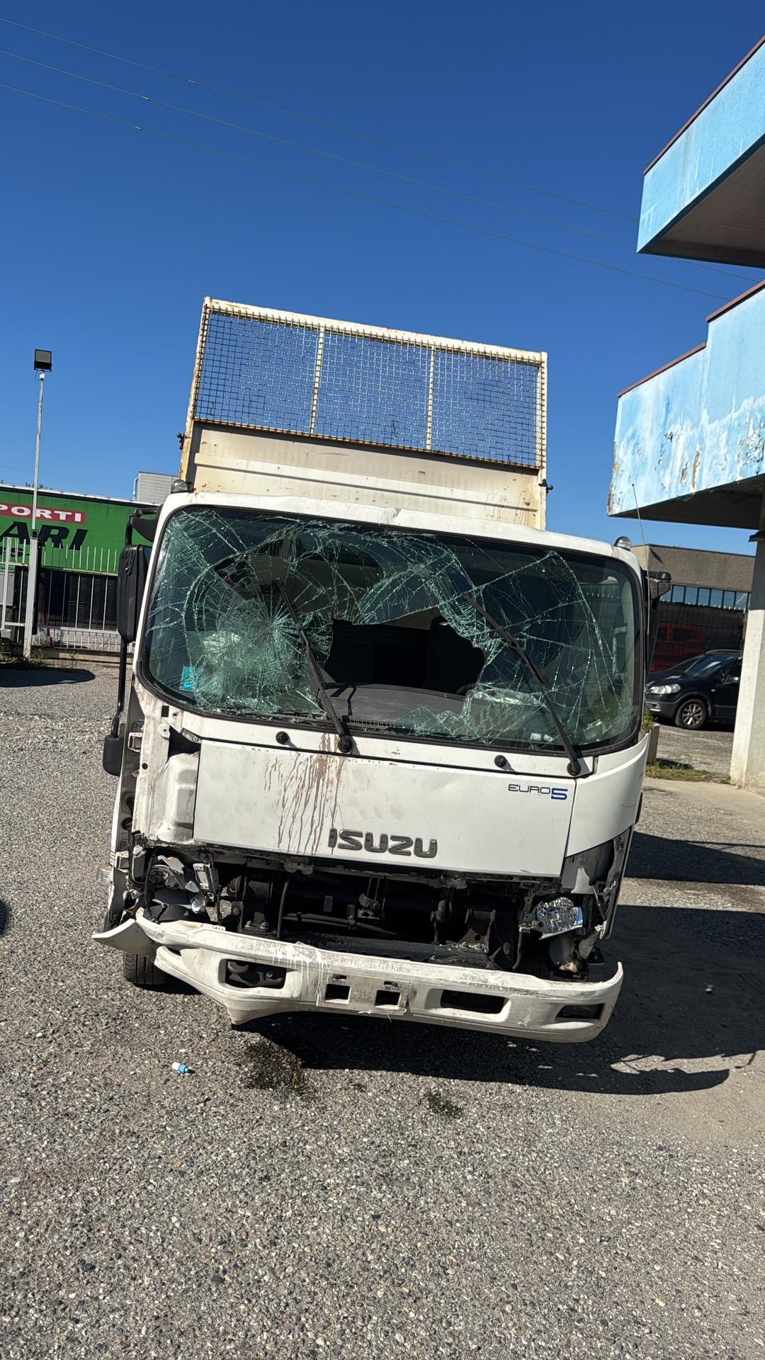 ISUZU RIBALTABILE, MARCIANTE MA INCIDENTATO SUPER PREZZO!