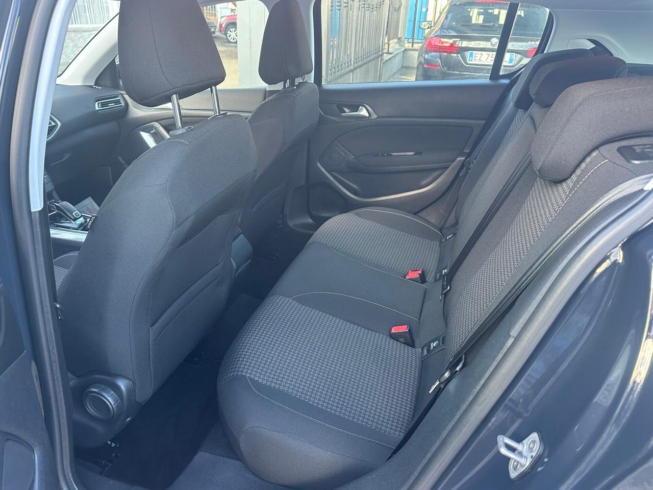 Peugeot 308 BlueHDi 130 EAT8 Allure 2018
