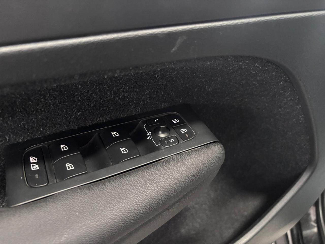 Volvo XC40 R-DESIGN LET-NAVI-TETTO