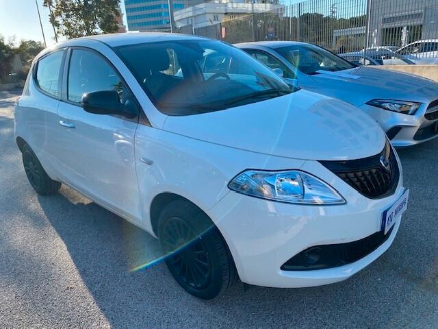 Lancia Ypsilon 1.0 FireFly 5 porte S&S Hybrid Ecochic Silver 2023