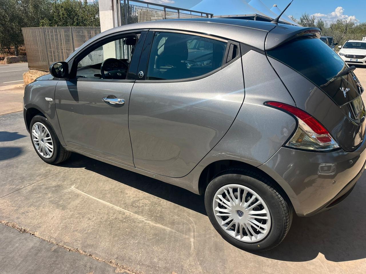 Lancia Ypsilon 0.9 TwinAir 85 CV 5 porte Metano Ecochic Gold