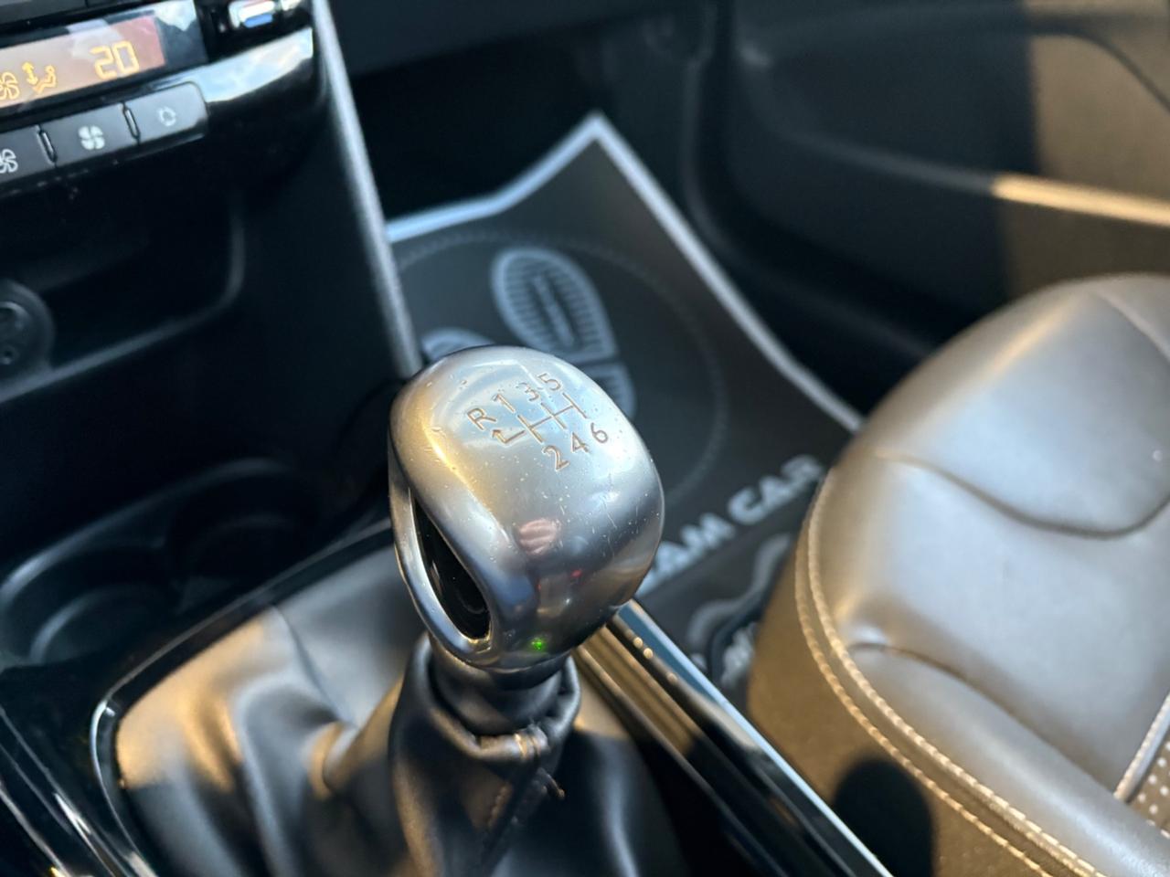 Peugeot 2008 BlueHDi 120 S&S Black Matt