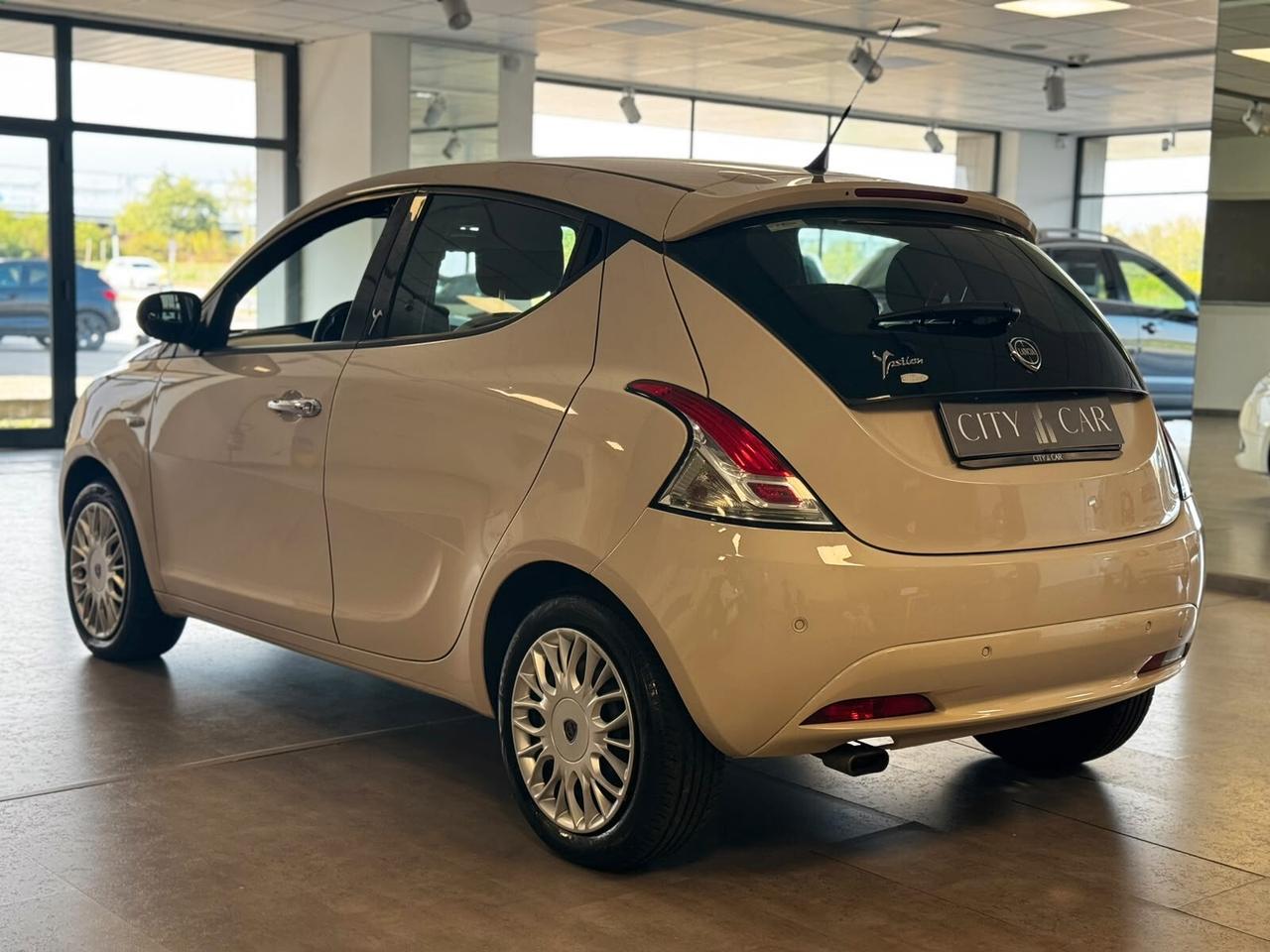 Lancia Ypsilon 1.2 69 CV 5 porte Platinum GPL