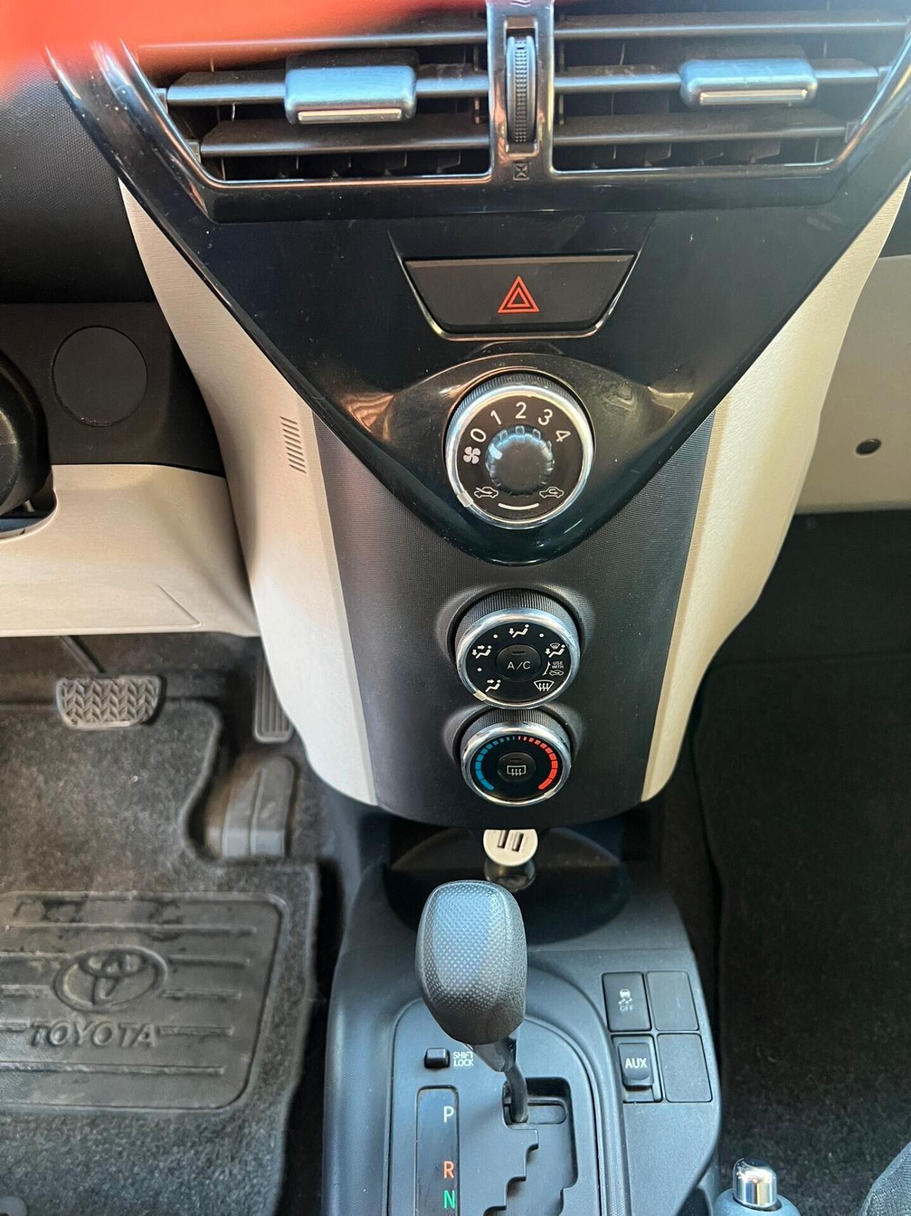 Toyota iQ 1.0 CVT Trend