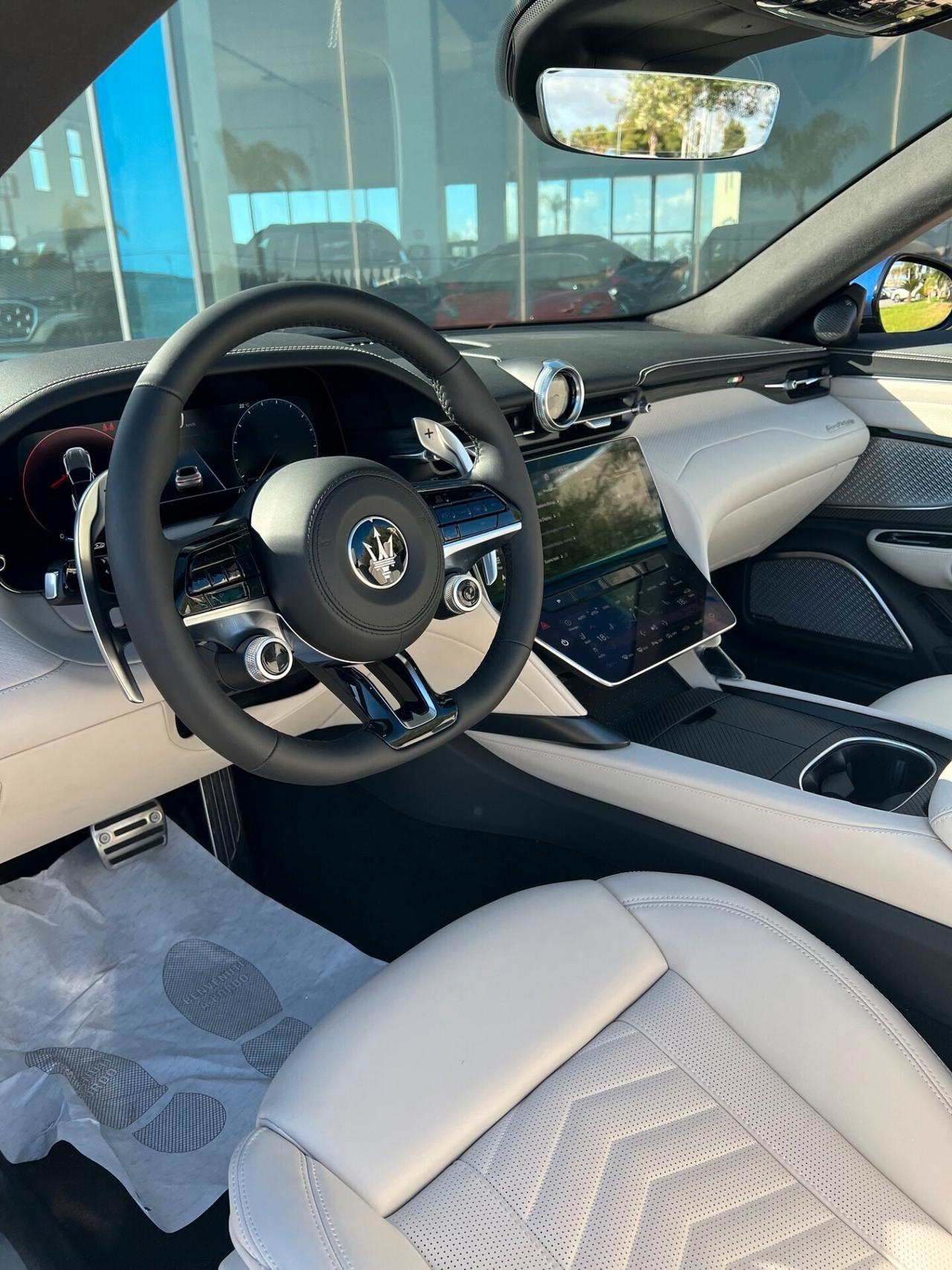 Maserati GranCabrio V6 490 CV AWD possibilità noleggio no scoring