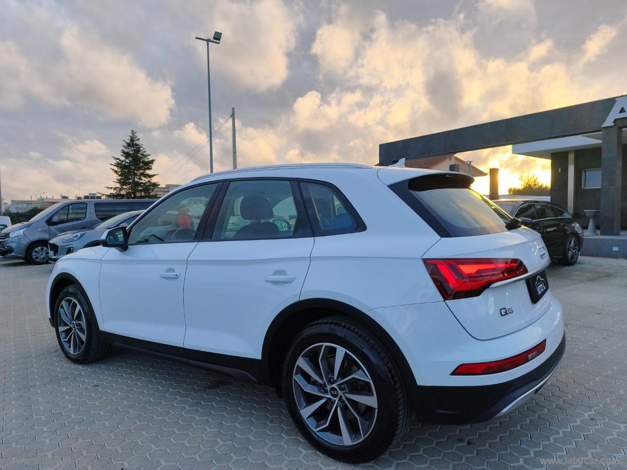 AUDI Q5 35 TDI S tronic Business Advanced