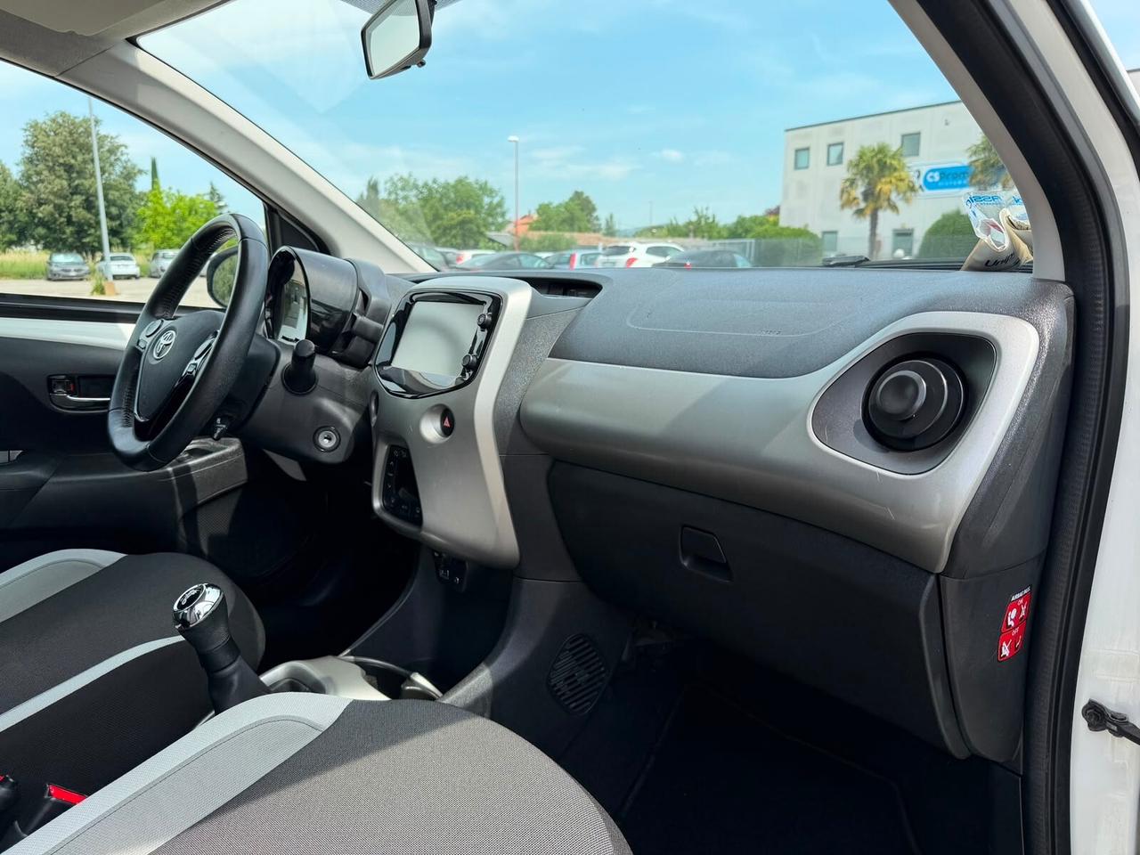 Toyota Aygo 1.0 VVT-i X-BLACK 140000 KM