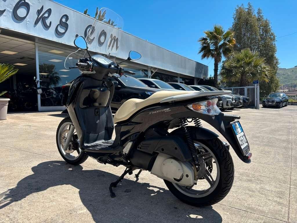 Malaguti Password 250 2005/ KM 13.000 Tuo a solo 16 Euro al mese