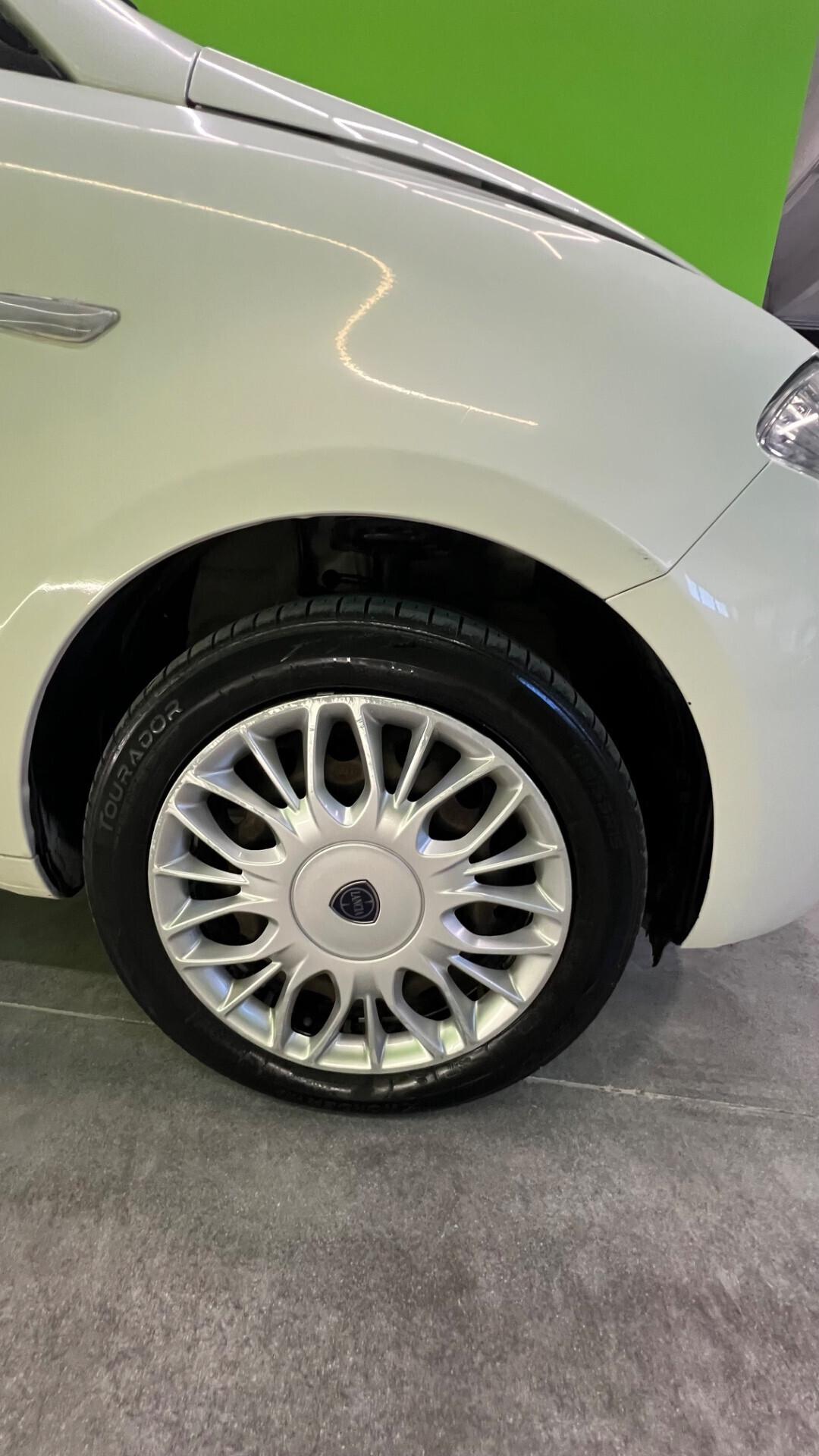 Lancia Ypsilon 1.2 69 CV 5 porte Platinum
