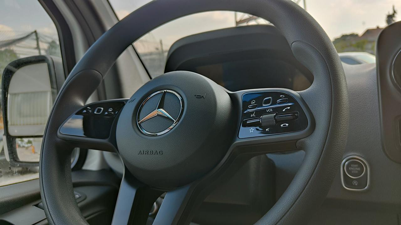 Mercedes-Benz 317 CDI F 37/35