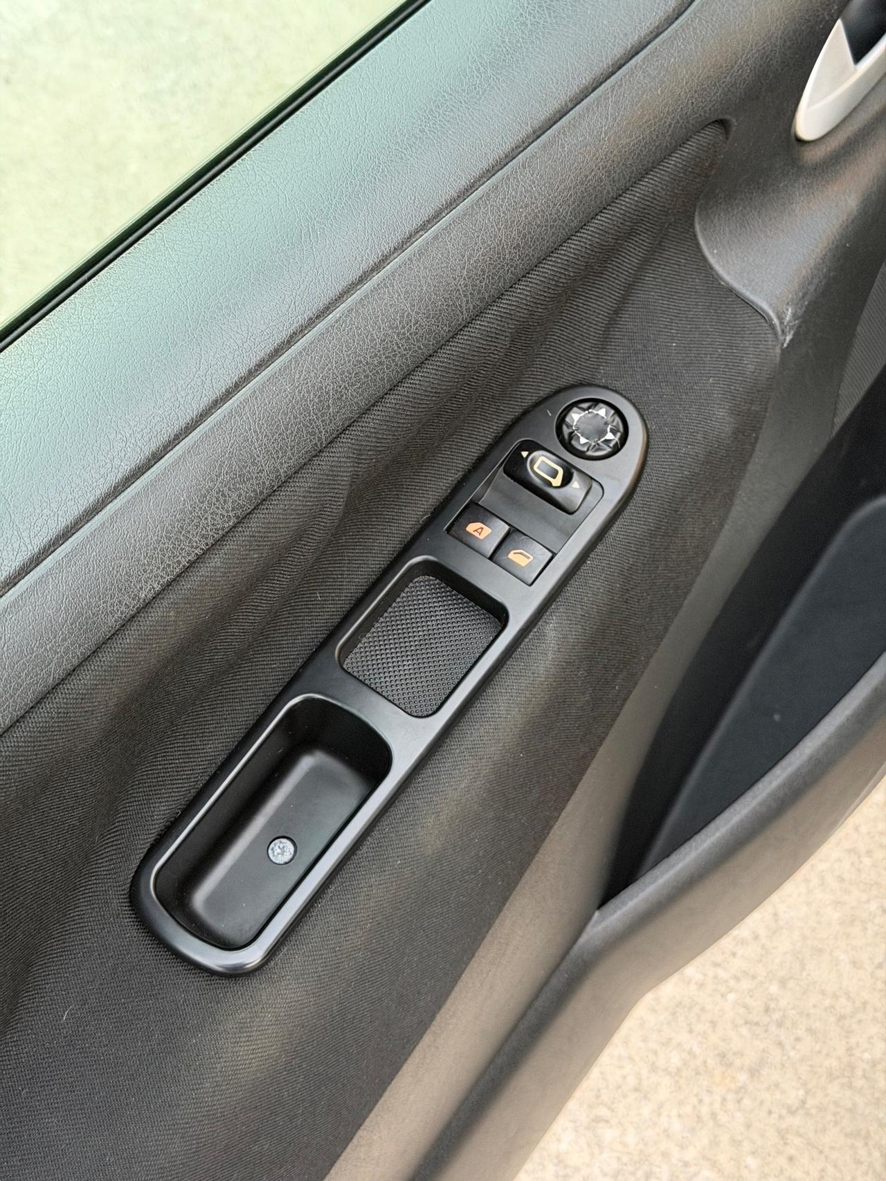 Peugeot 207 5porte- Neopatentati- Cinghia stostituita