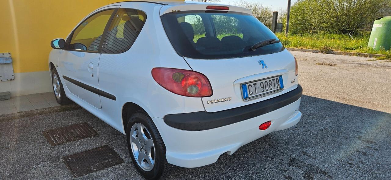 Peugeot 206 1.1 3p. XT