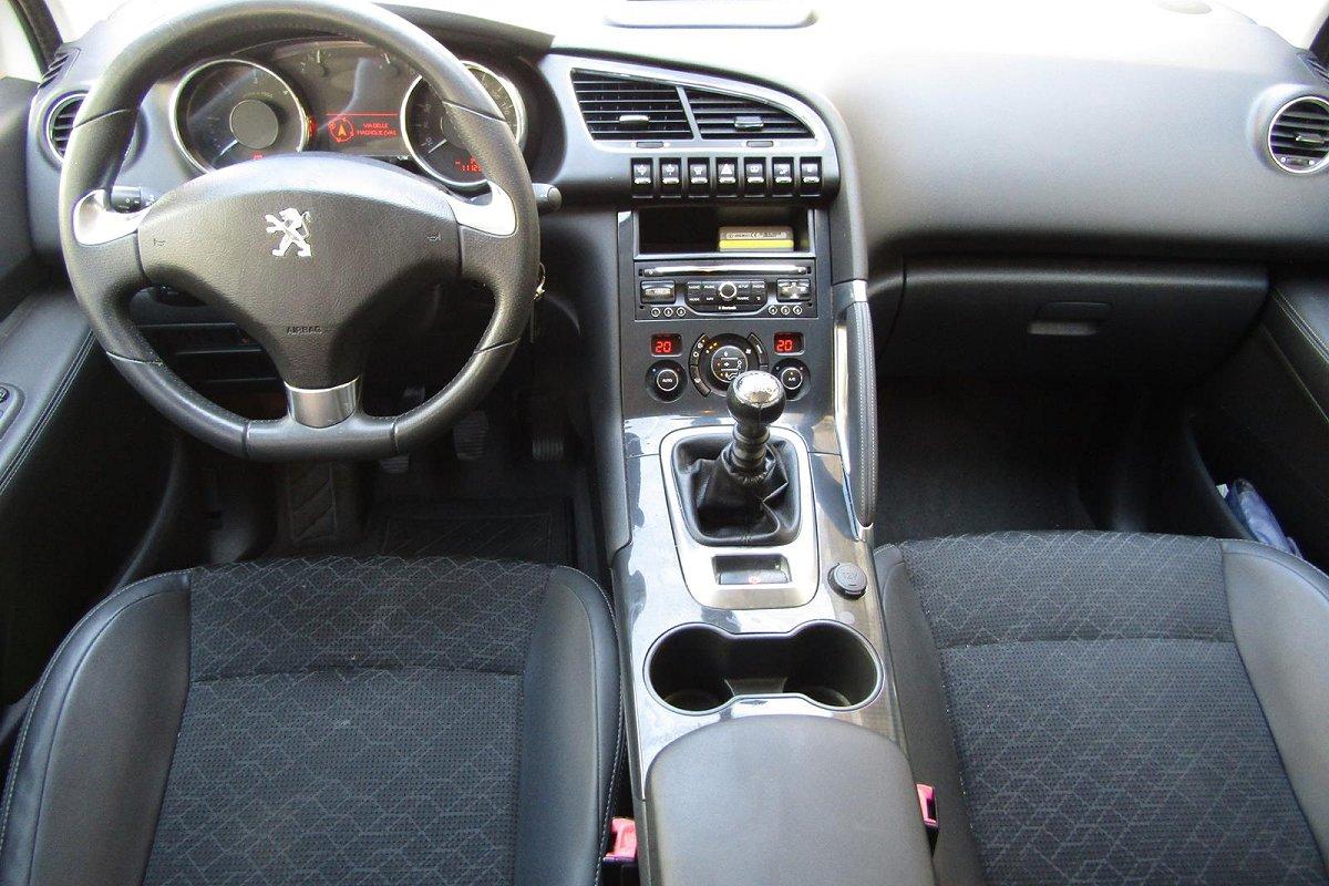 PEUGEOT 3008 1.6 HDi 115CV Business