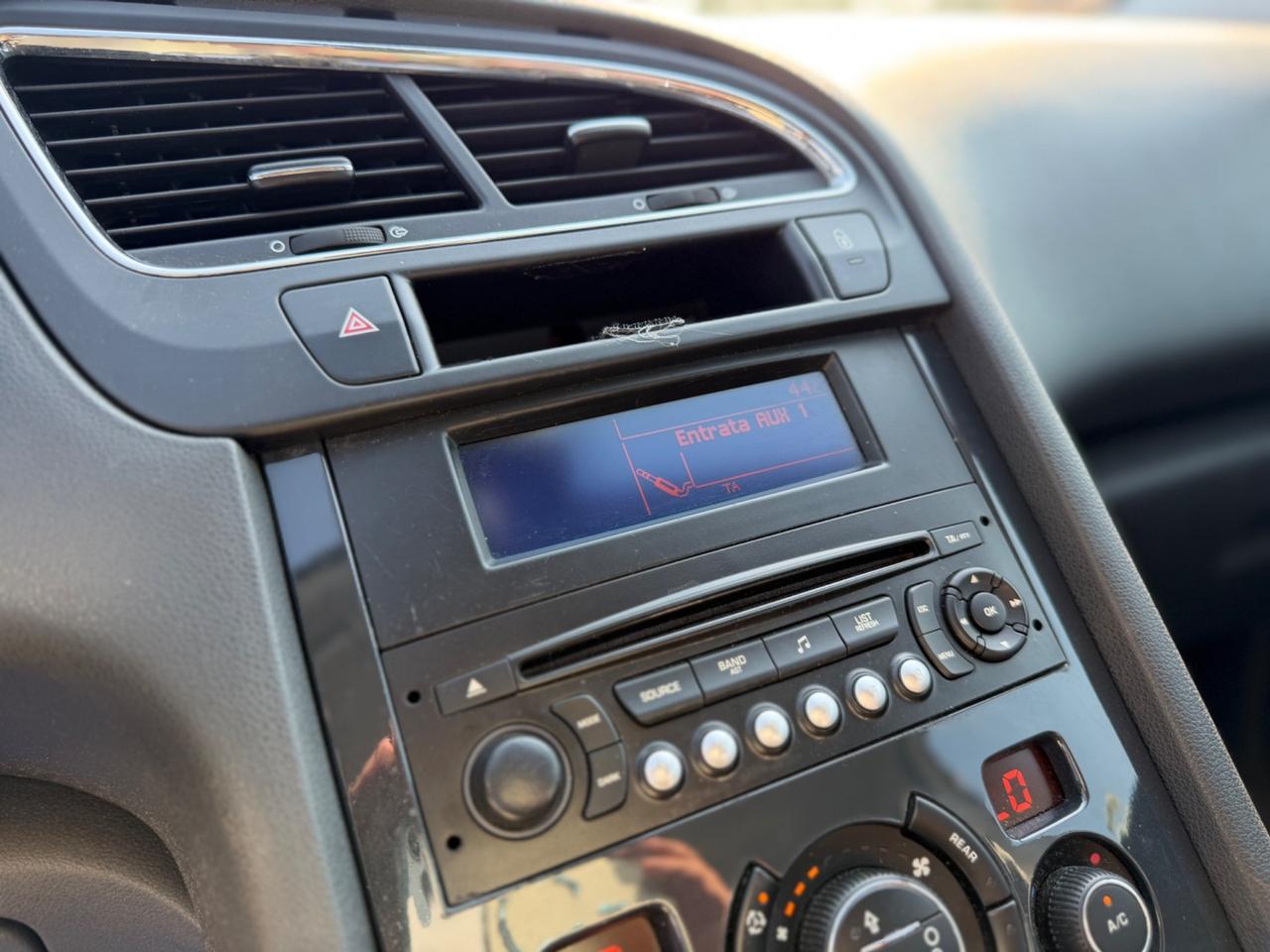 Peugeot 5008 1.6 e-HDi 112CV Stop&Start cambio robotizzato Tecno