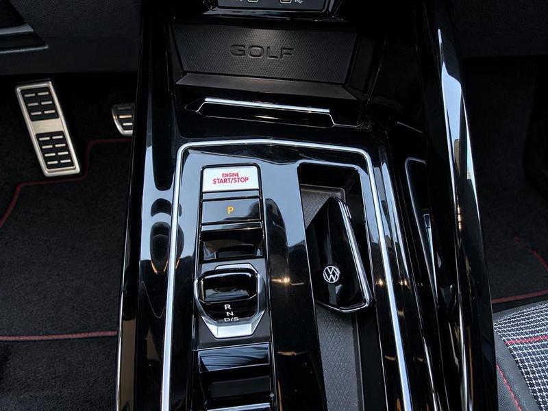 Volkswagen Golf GTI VIII 2.0 TSI GTI DSG 245 CV