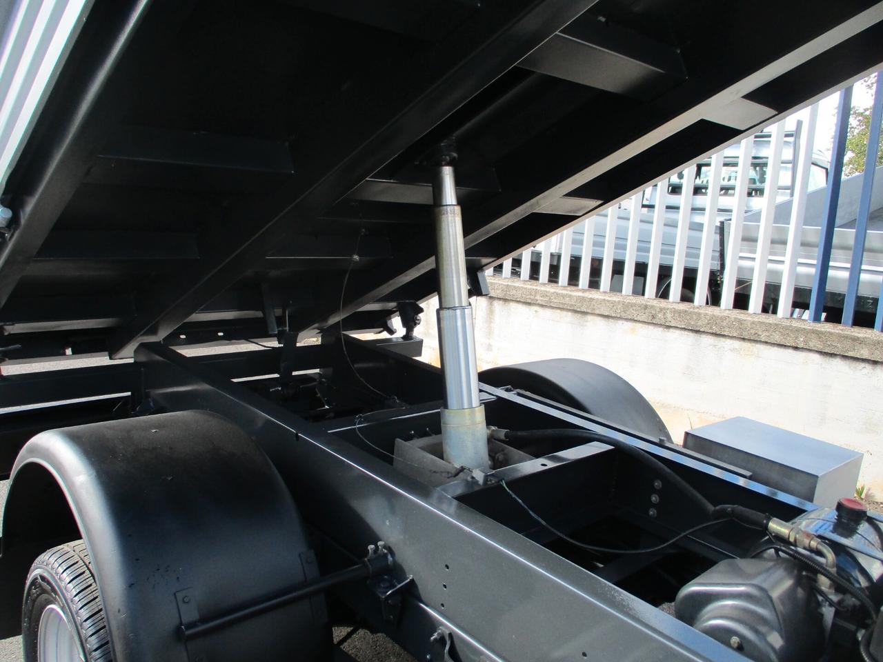 Nissan Cabstar 3000 120CV RIBALTBILE TRILATERALE **PERFETTO**