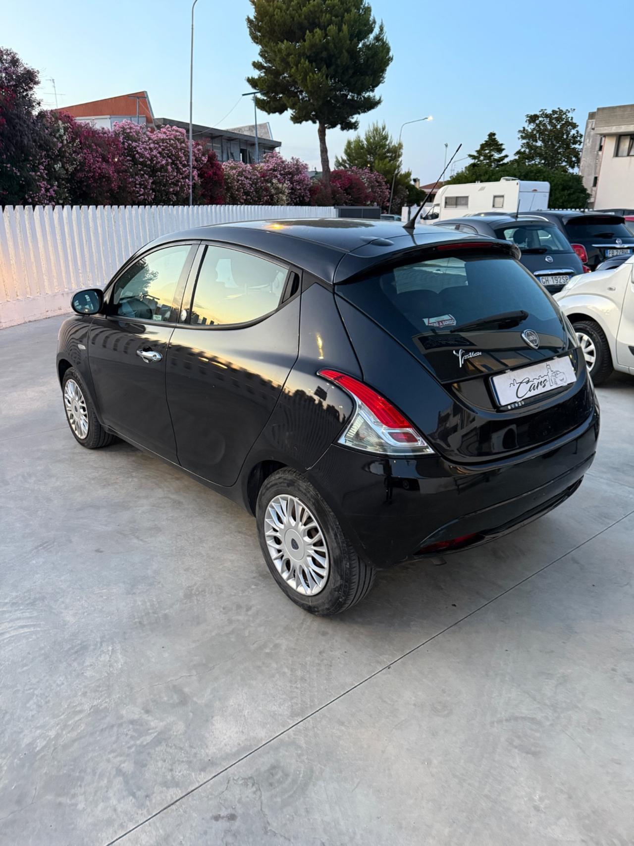 Lancia Ypsilon 1.2 69 CV 5 porte GPL Ecochic Silver