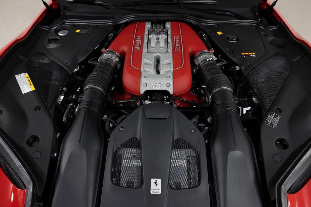 Ferrari 812 SUPERFAST - NOLEGGIO LUNGO TERMINE