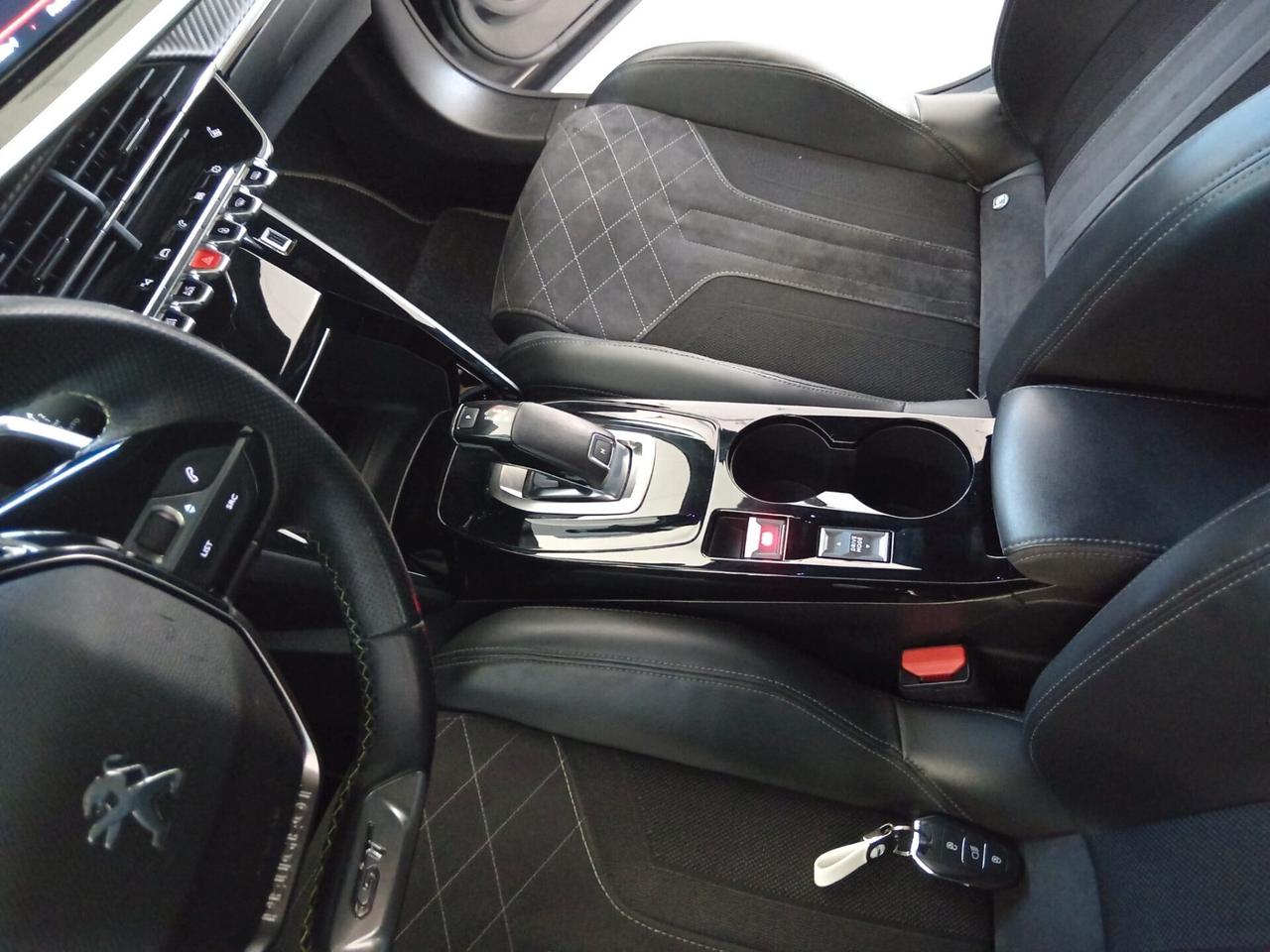 Peugeot 2008 PureTech 155 S&S EAT8 GT