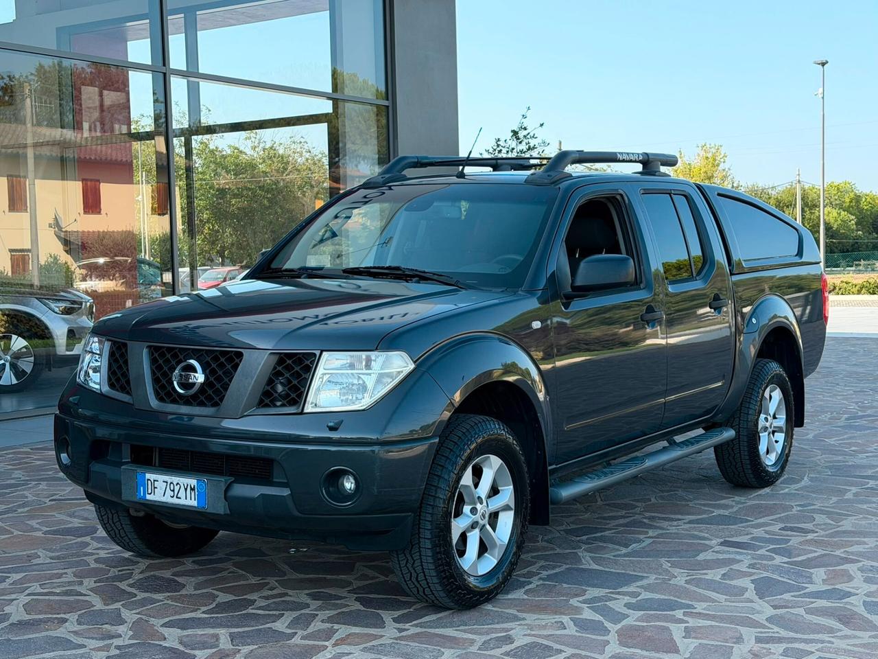 Nissan Navara 2.5 dCi 4 porte Double Cab - hard top