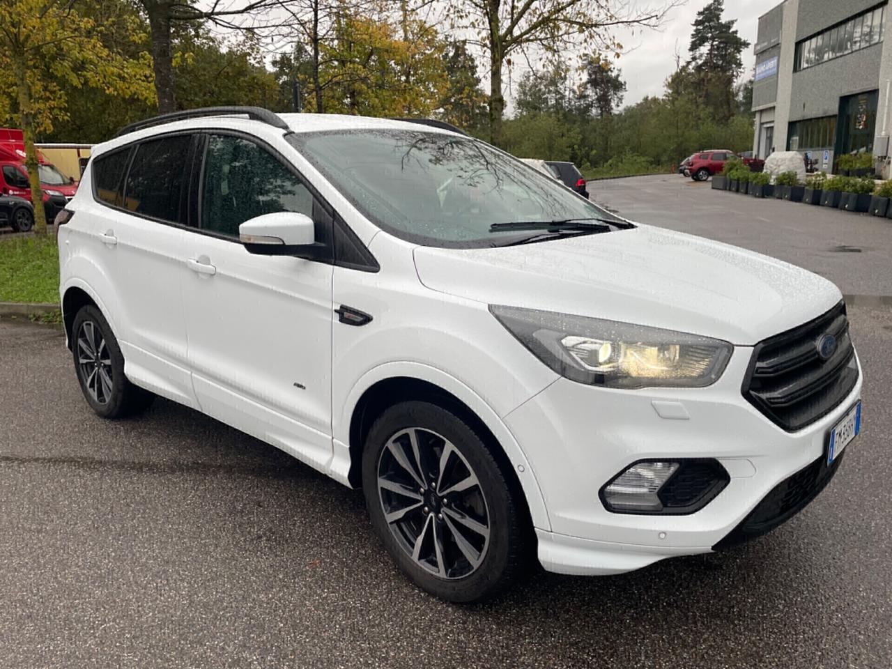 Ford Kuga 2.0 TDCI 150 CV 4WD ST-Line*Automatik*Navi*Pelle