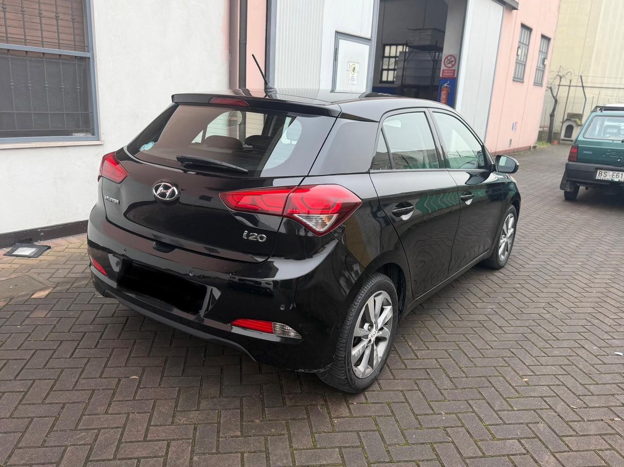 Hyundai i20 1.1 CRDi 12V 5 porte euro6 neopatentati