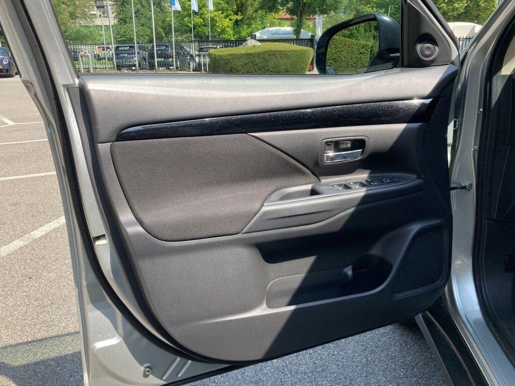 Mitsubishi Outlander 2.0 Mivec Insport 2WD CVT