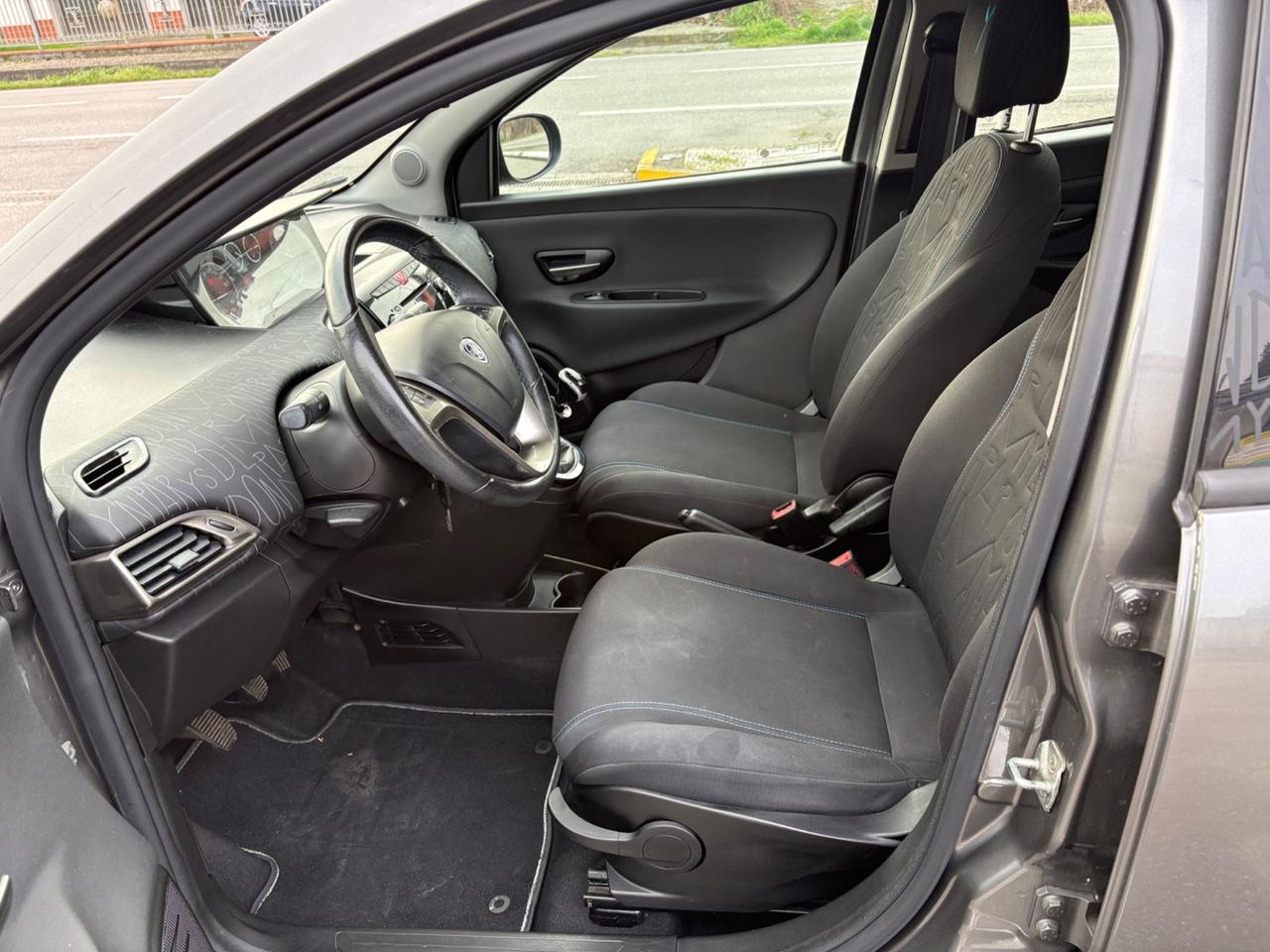 Lancia Ypsilon 0.9 TwinAir 85 CV 5 porte Metano Ecochic Gold