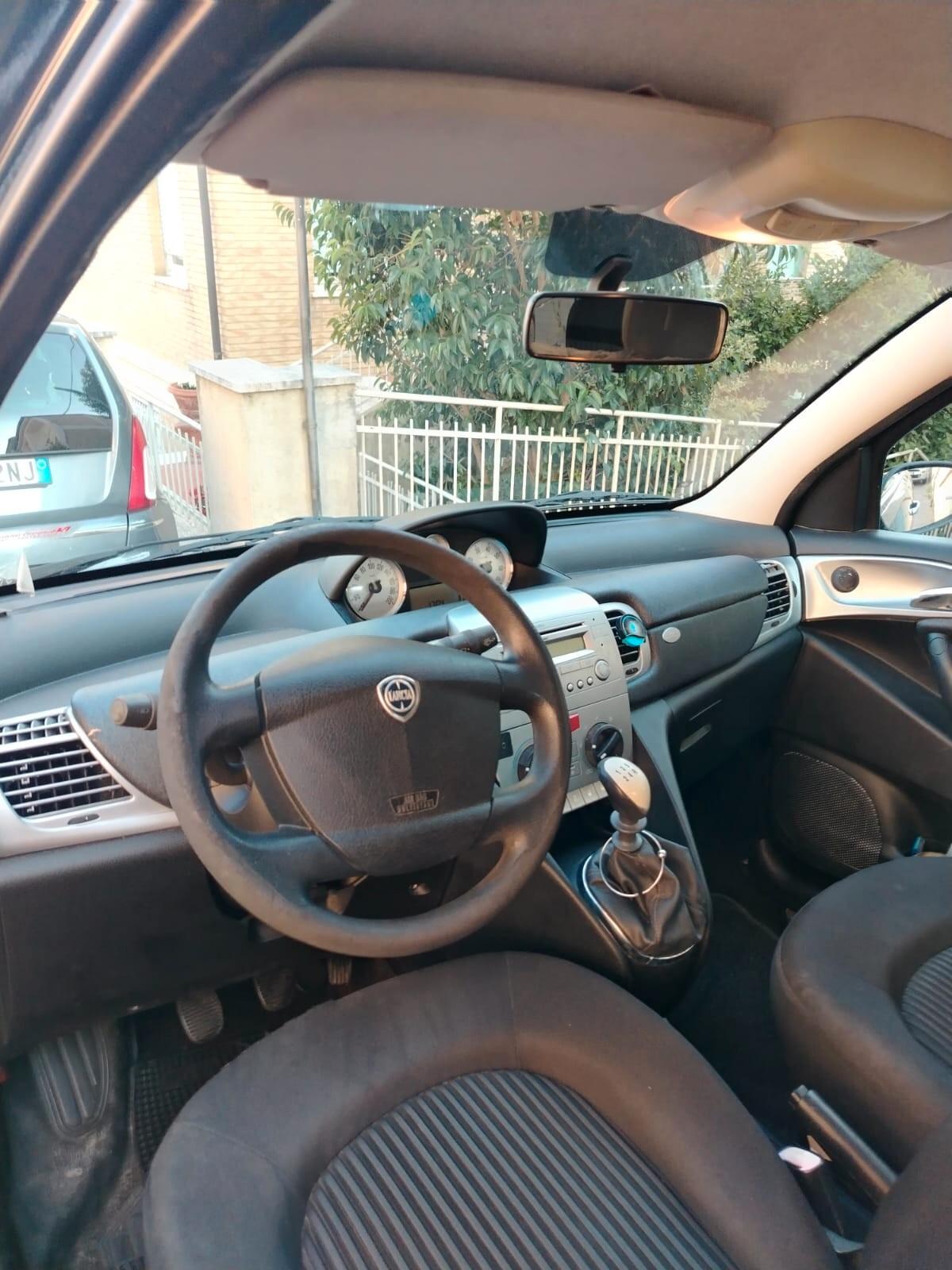 Lancia Ypsilon 1.2 Versus