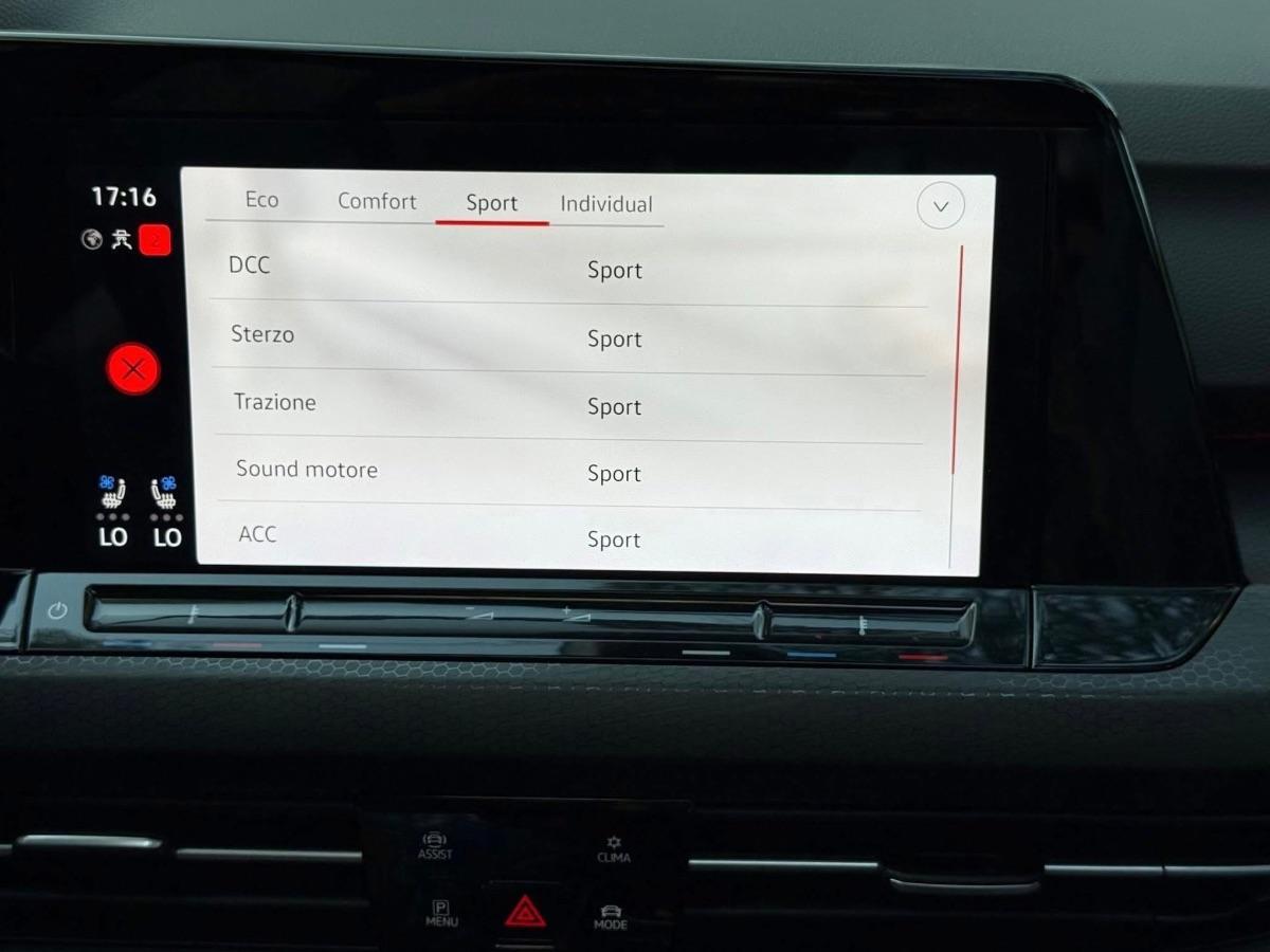 Volkswagen Golf 8 GTI 2.0 TSI 245CV