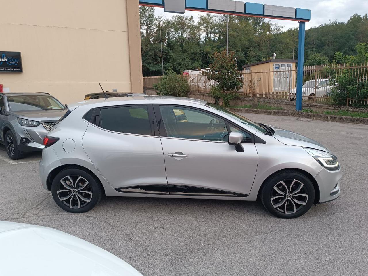 RENAULT Clio TCe 12V 90 CV 5 porte Moschino Intens