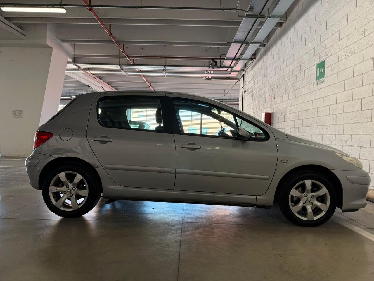 Peugeot 207 1.6 109CV 5p. XSI