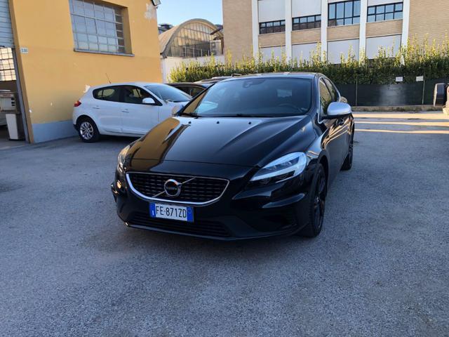 VOLVO V40 D2 R-design Momentum