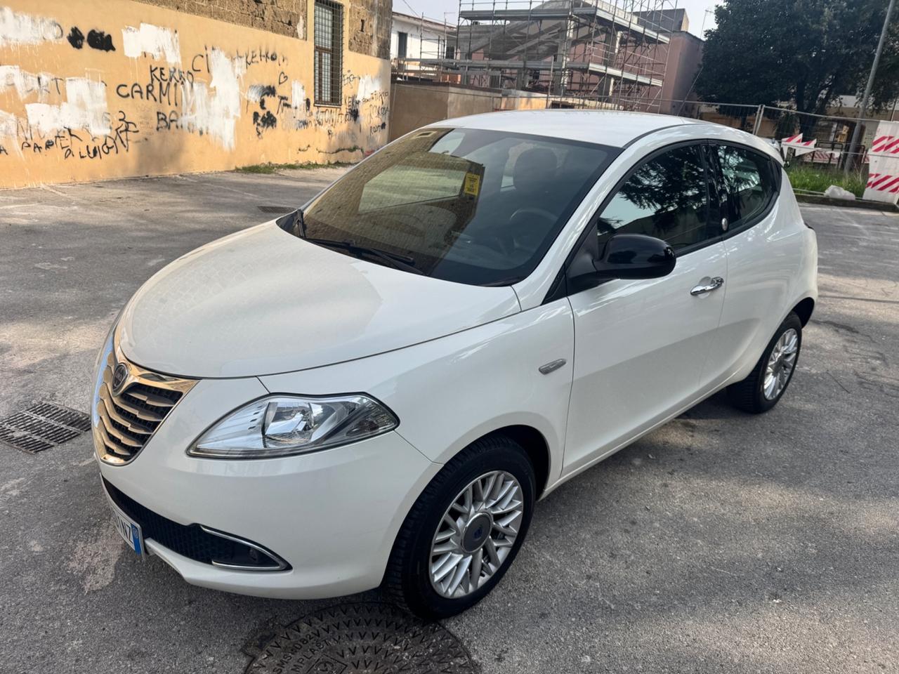 Lancia Ypsilon 0.9 TwinAir 85 CV 5 porte Metano Ecochic