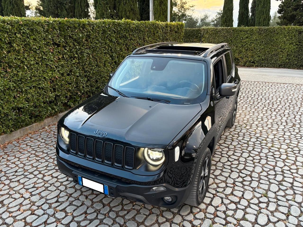J Renegade 1.3Hyb. 4xe L-Lock Trailh 240 P-In 2021