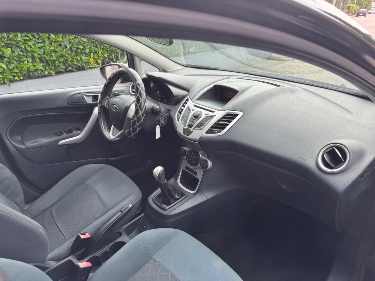 Ford Fiesta 1.4 TDCi 70CV 5 porte Titanium