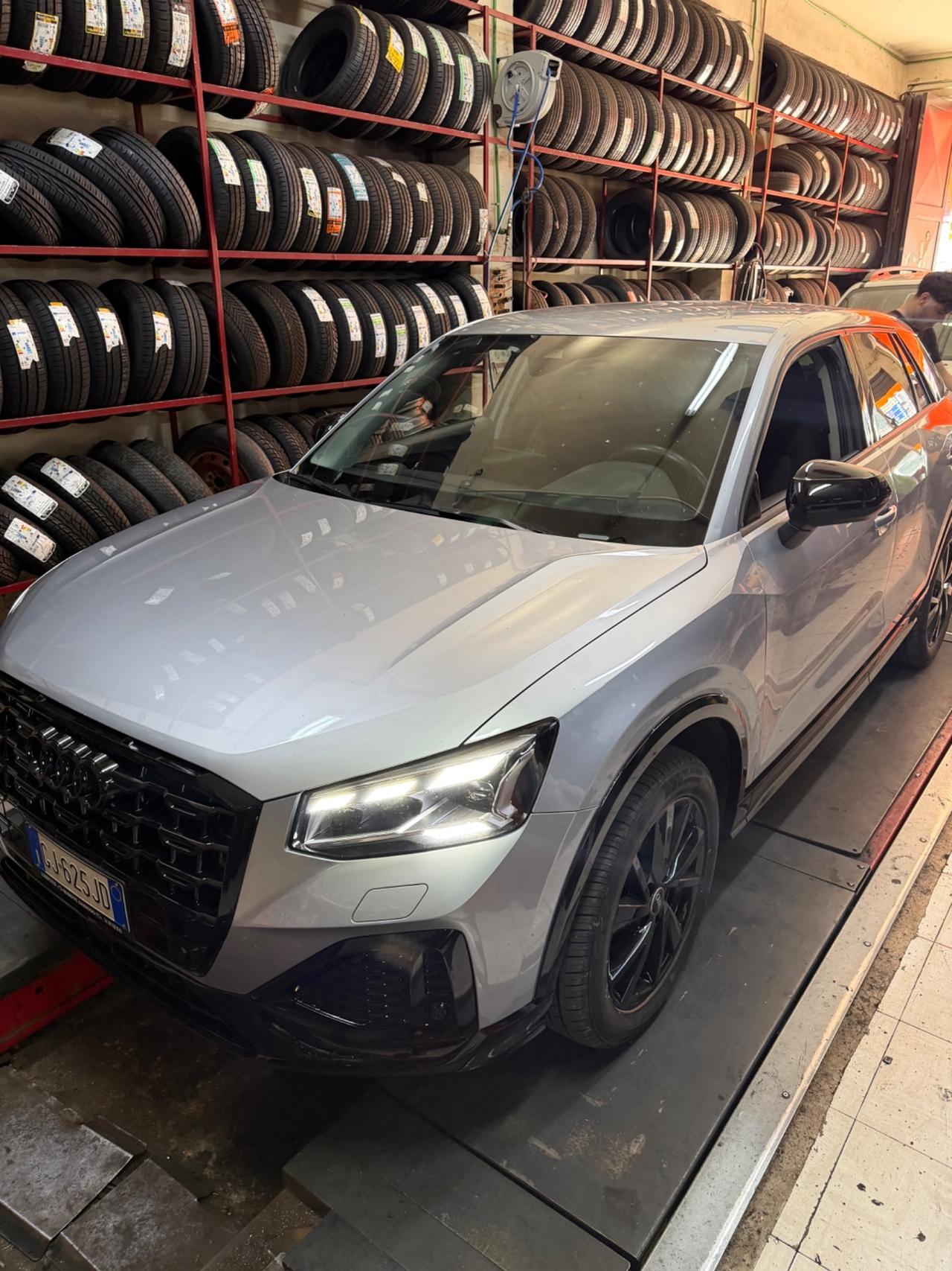 Audi Q2 30 TDI S tronic Identity Black