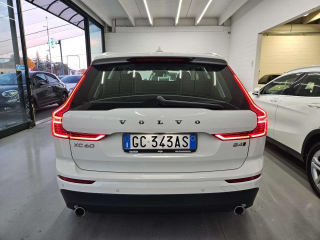 Volvo XC60 XC60 II 2018 2.0 b4 Momentum Pro awd auto