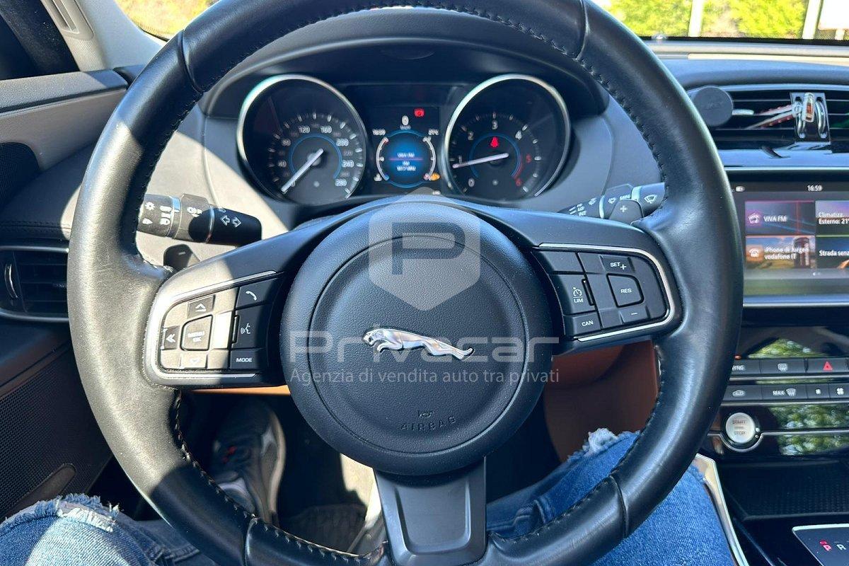 JAGUAR XE 2.0 D Turbo 180 CV AWD aut. Pure