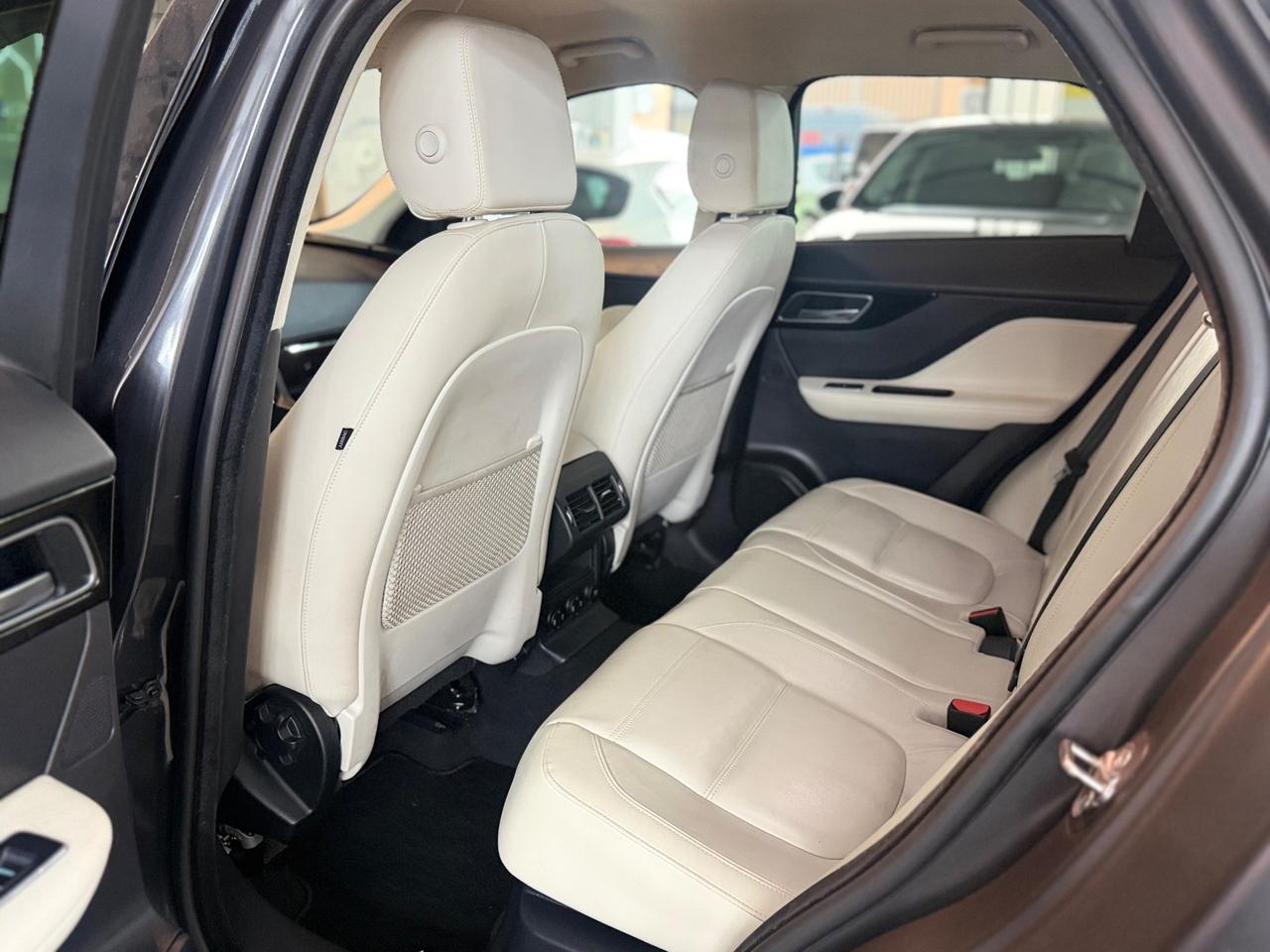Jaguar F-Pace 2.0 D 180 CV AWD aut. Pure