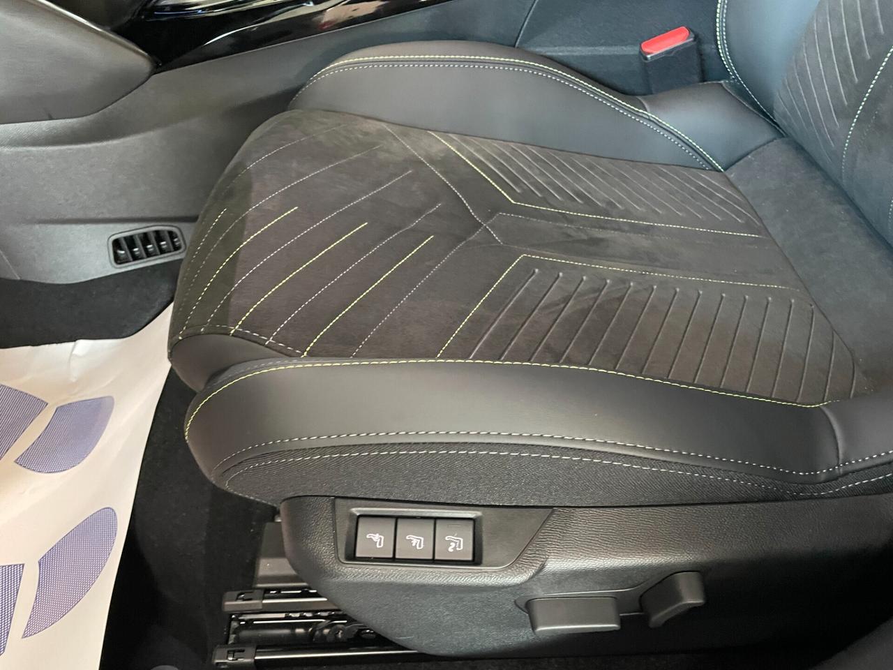 Peugeot 208 Hybrid 145 e-DCS6 GT Km0