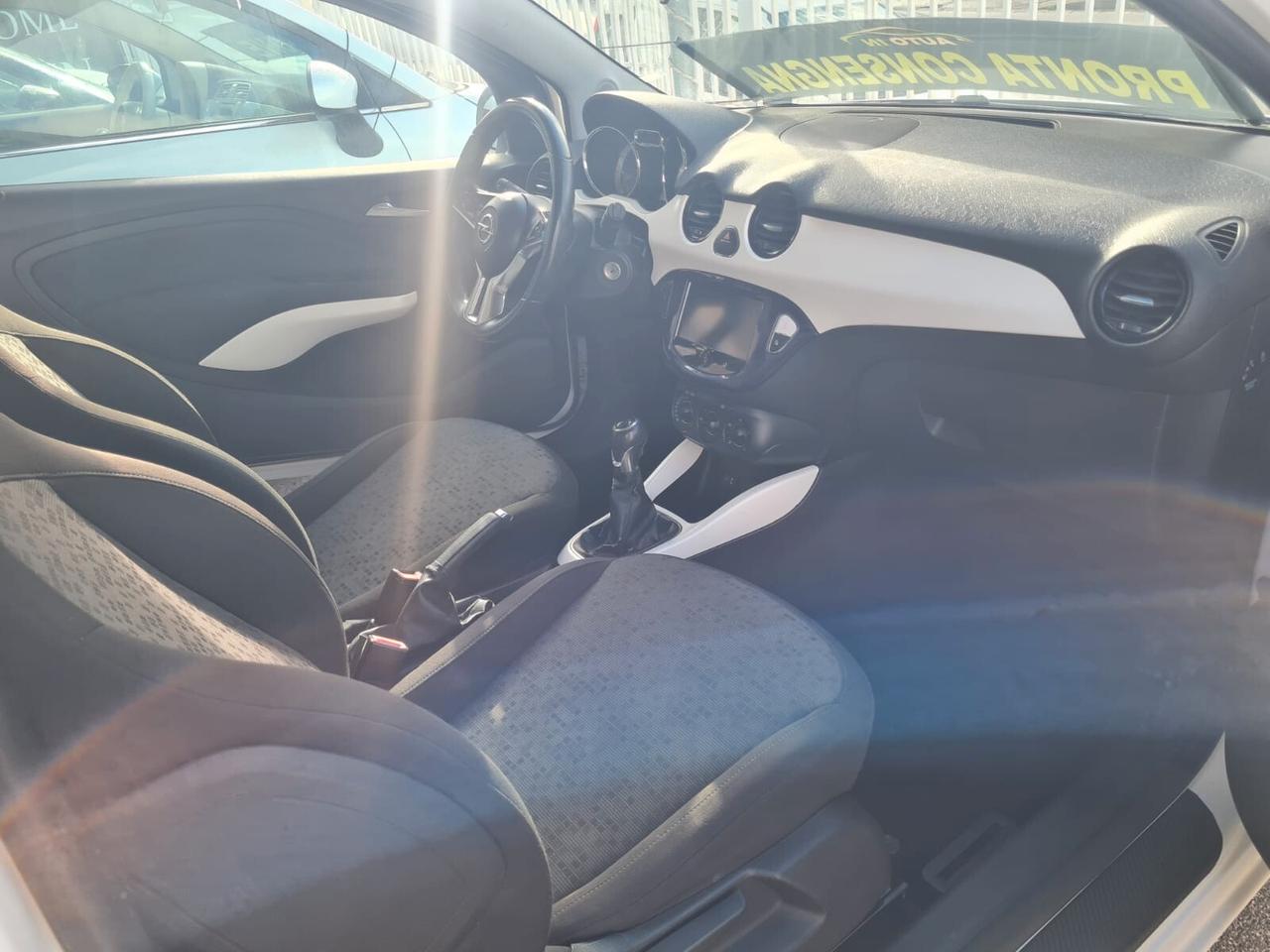 Opel Adam 1.2 70 CV White/Black Link